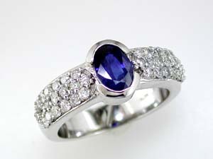 SAPPHIRE & DIAMOND RING