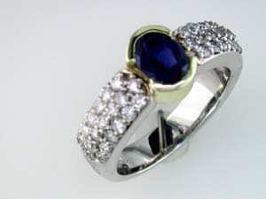SAPPHIRE & DIAMOND RING