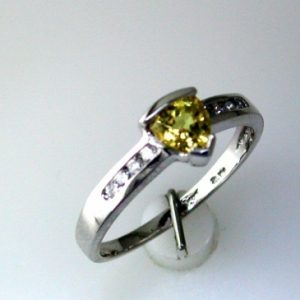 YELLOW SAPPHIRE & DIAMOND RING