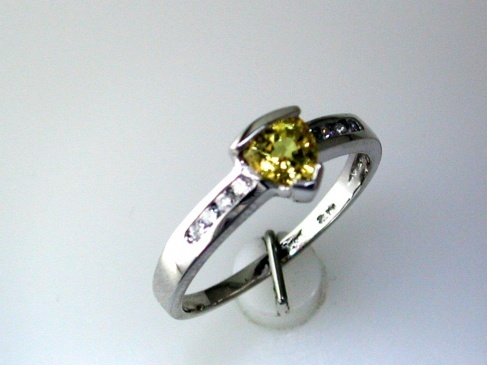 YELLOW SAPPHIRE & DIAMOND RING