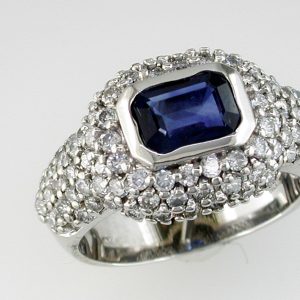 SAPPHIRE & DIAMOND RING