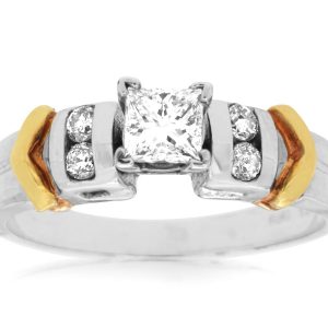DIAMOND ENGAGEMENT RING