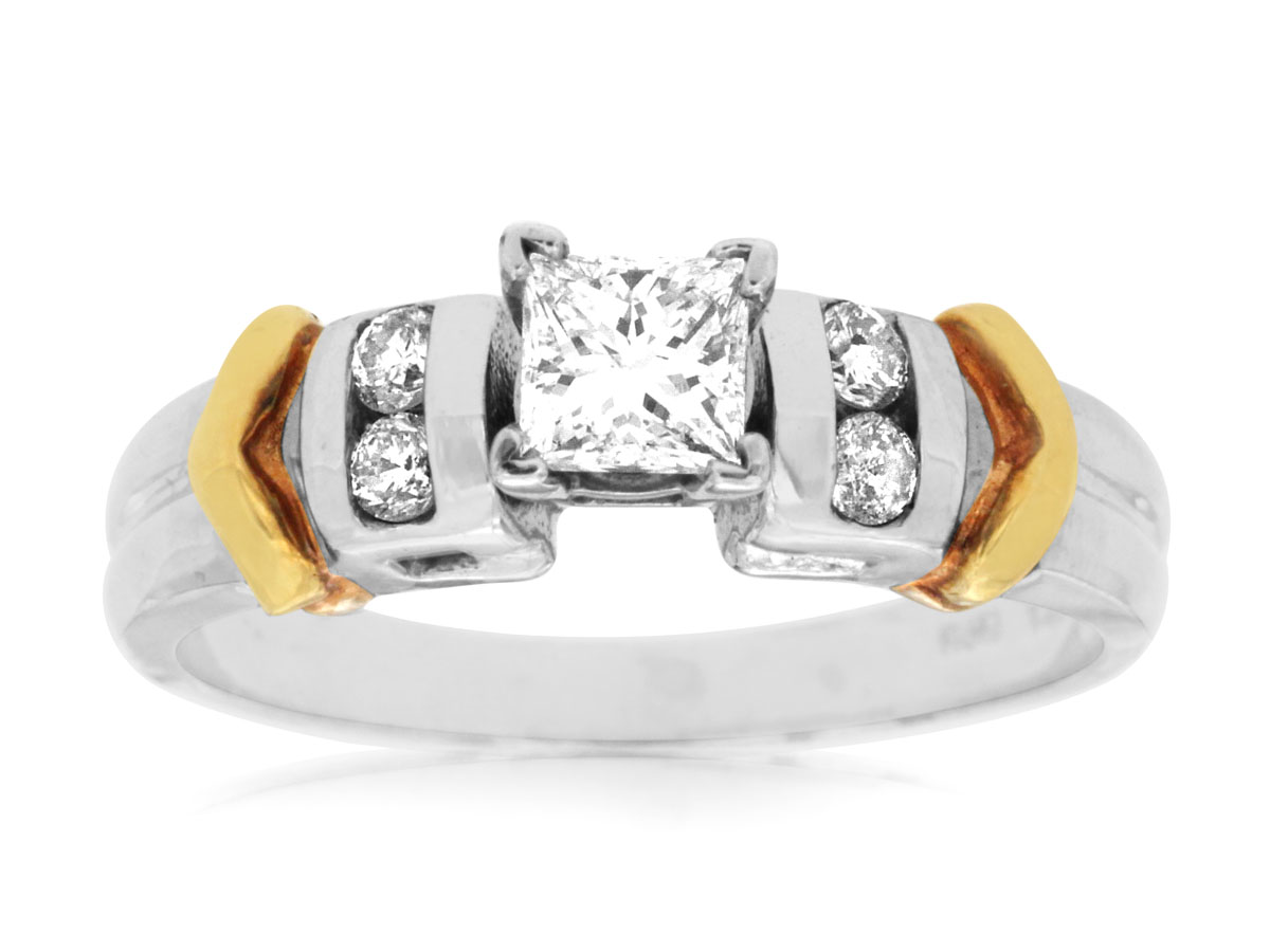 DIAMOND ENGAGEMENT RING