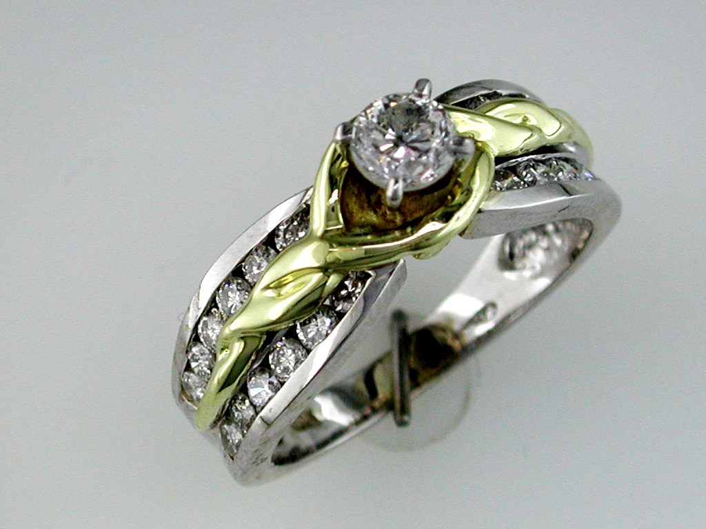 DIAMOND ENGAGEMENT RING