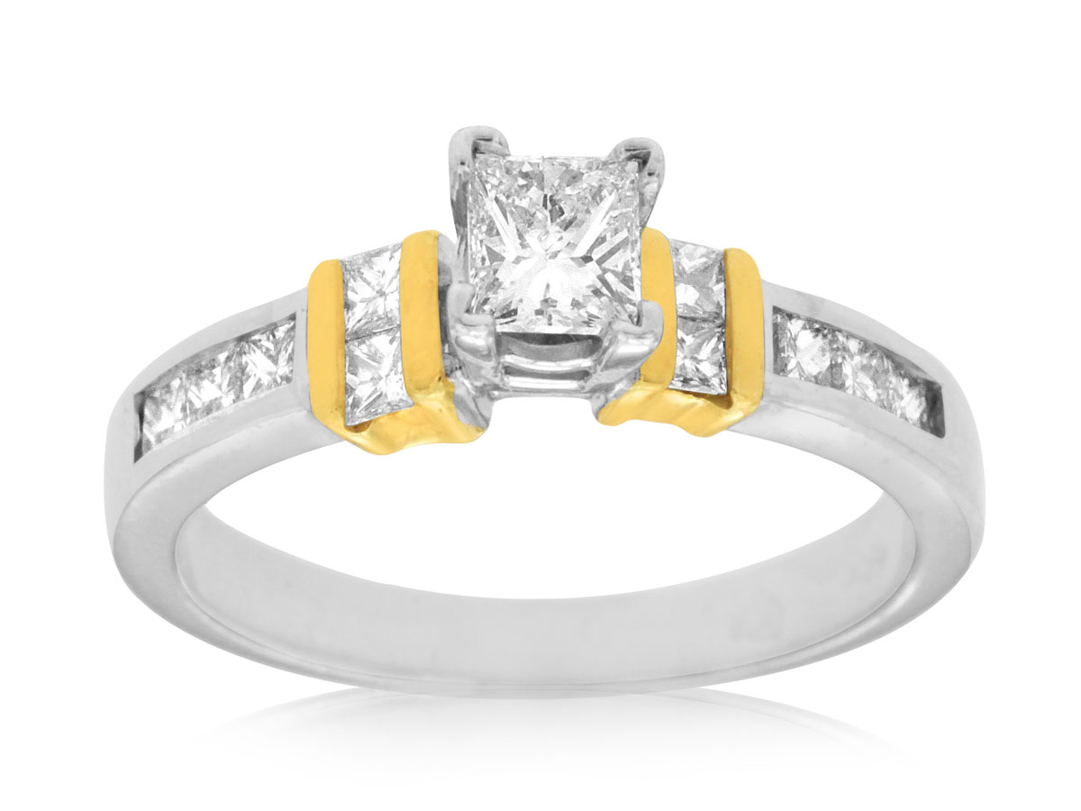 DIAMOND ENGAGEMENT RING