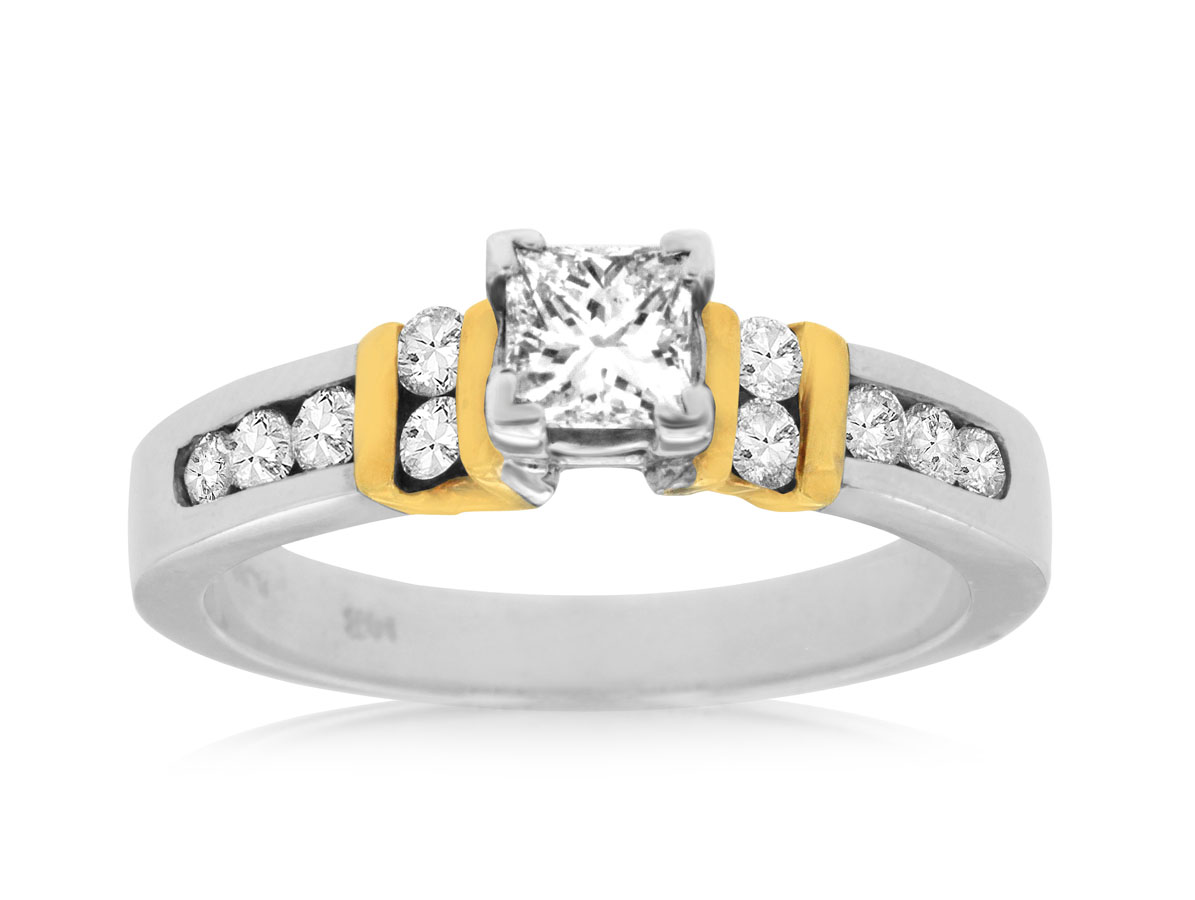 DIAMOND ENGAGEMENT RING