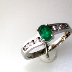 EMERALD & DIAMOND RING