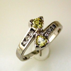 YELLOW SAPPHIRE & DIAMOND RING