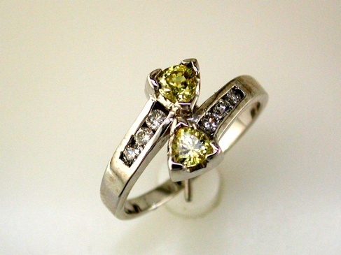 YELLOW SAPPHIRE & DIAMOND RING