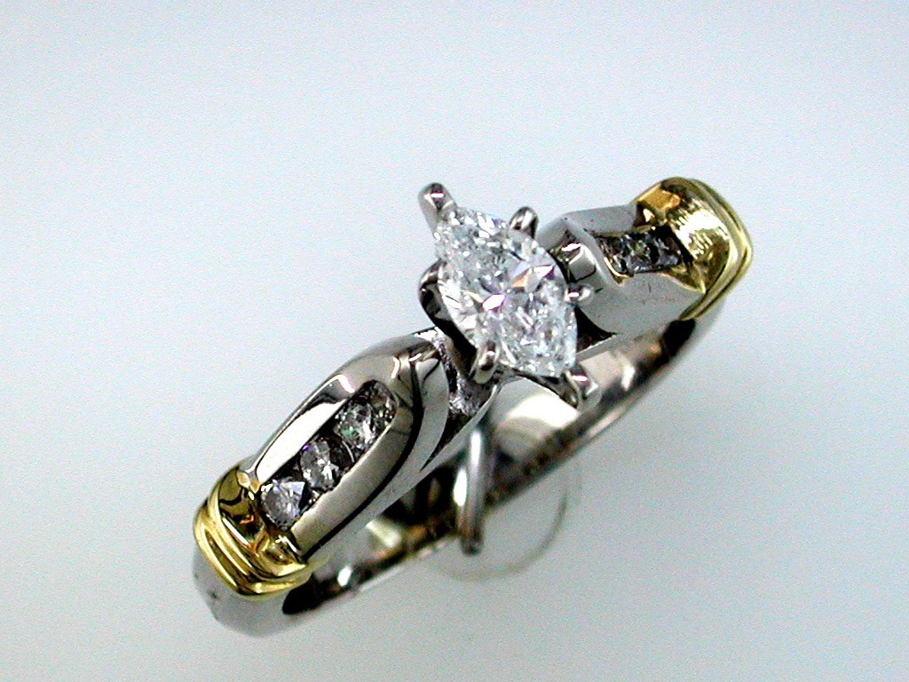 DIAMOND ENGAGEMENT RING
