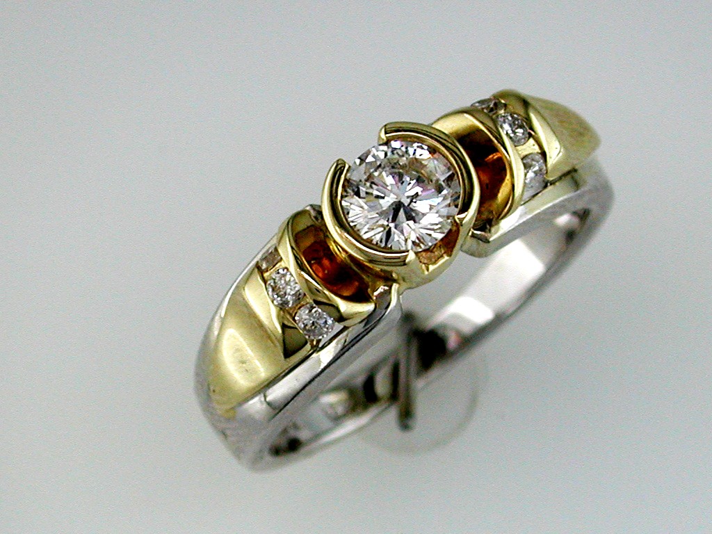 DIAMOND ENGAGEMENT RING