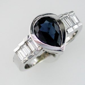 SAPPHIRE & DIAMOND RING