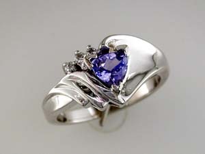TANZANITE & DIAMOND RING