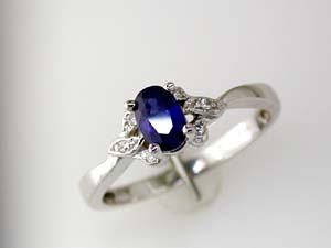 SAPPHIRE & DIAMOND RING