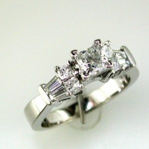 DIAMOND ENGAGEMENT RING
