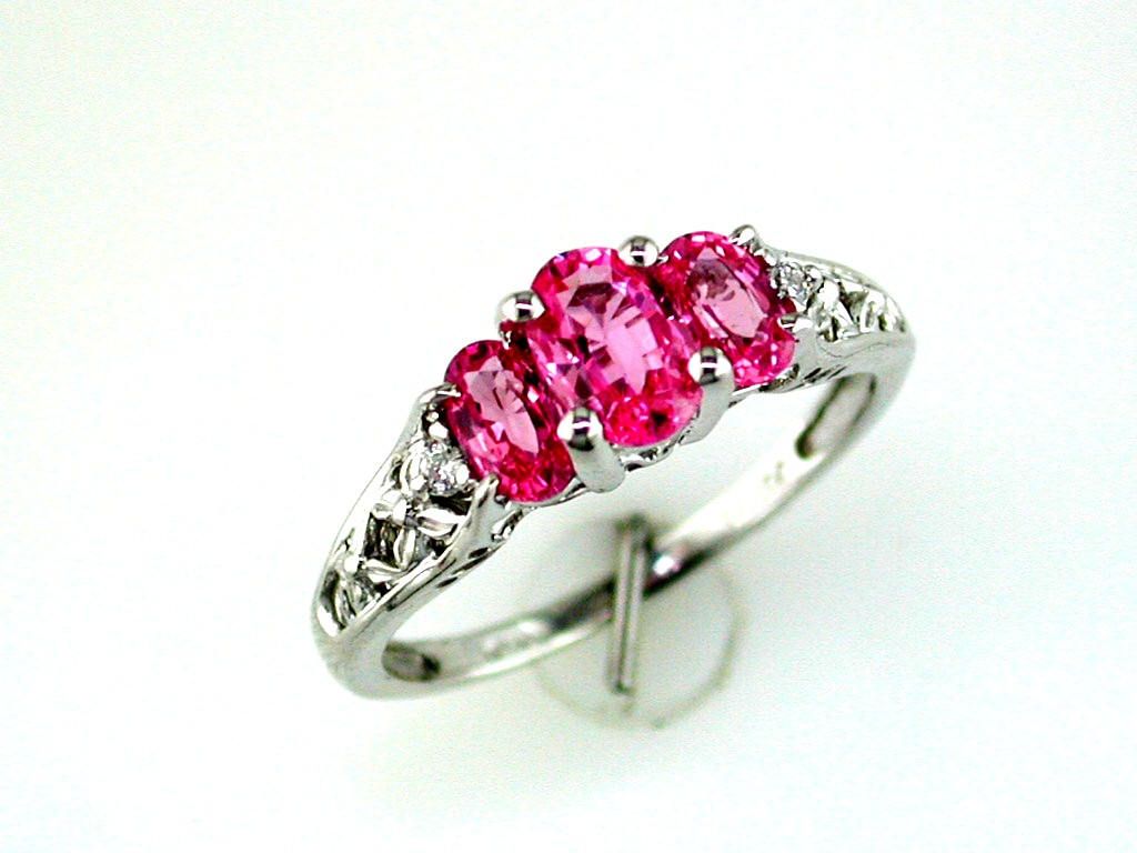 PINK SAPPHIRE & DIAMOND RING