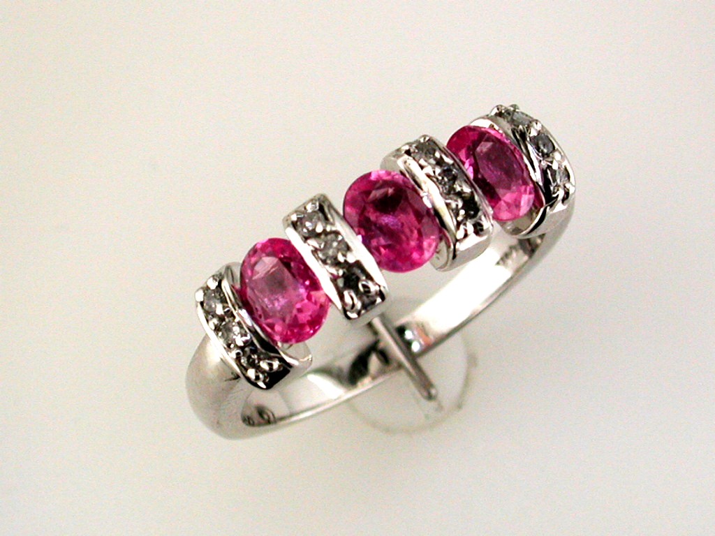 PINK SAPPHIRE & DIAMOND RING