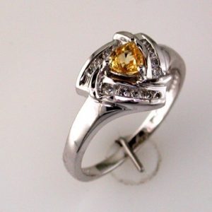 YELLOW SAPPHIRE & DIAMOND RING