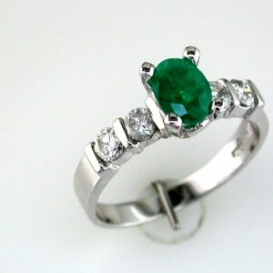 EMERALD & DIAMOND RING