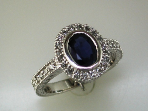 SAPPHIRE & DIAMOND RING