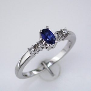 SAPPHIRE & DIAMOND RING