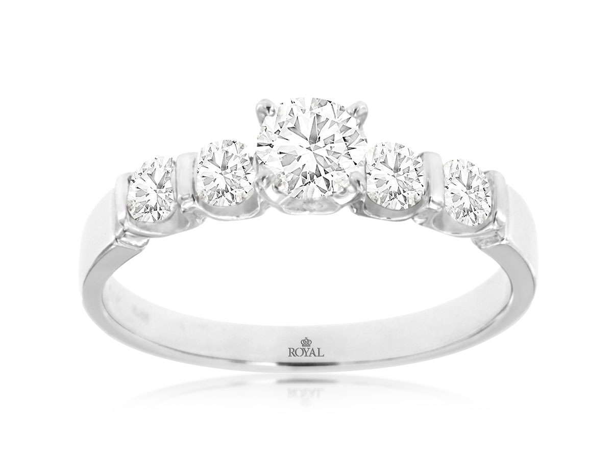 DIAMOND ENGAGEMENT RING