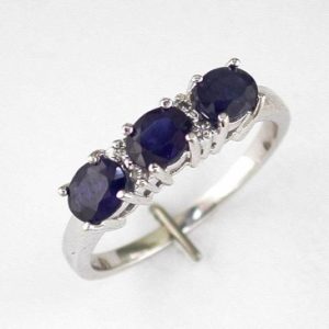 SAPPHIRE & DIAMOND RING