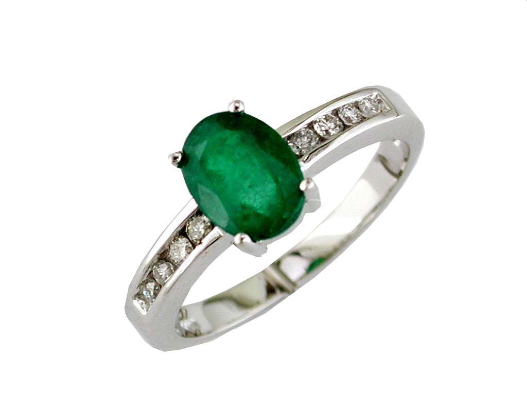 EMERALD & DIAMOND RING