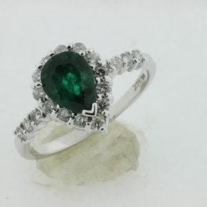 EMERALD & DIAMOND RING