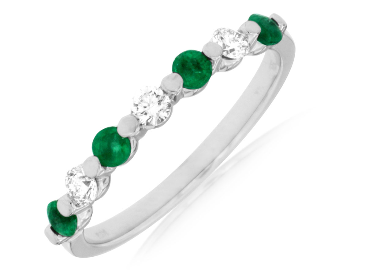 EMERALD & DIAMOND RING