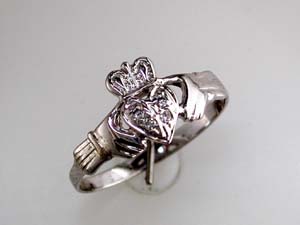 DIAMOND HEART RING