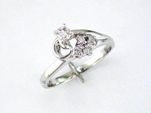 DIAMOND ENGAGEMENT RING