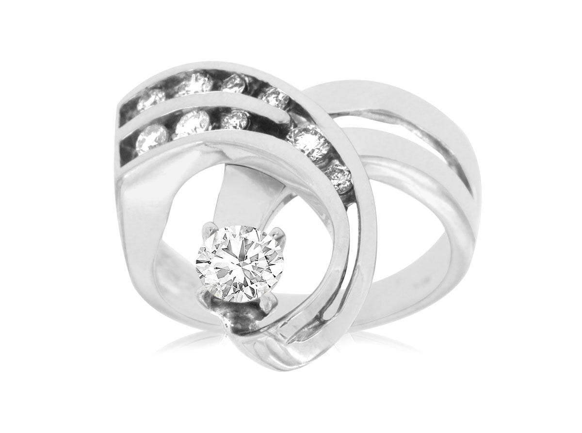 DIAMOND ENGAGEMENT RING