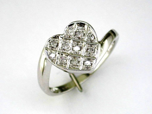 DIAMOND HEART RING