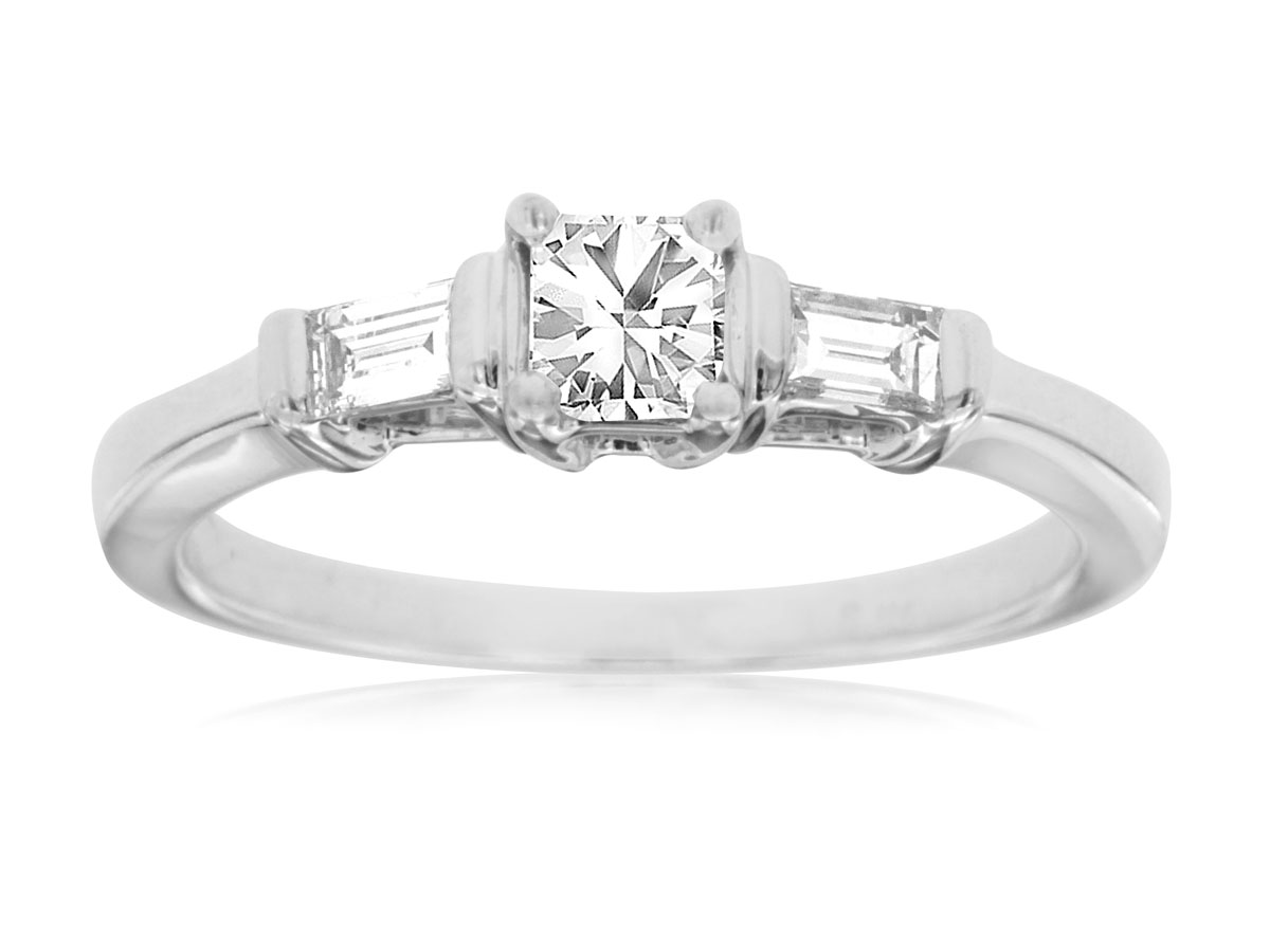 DIAMOND ENGAGEMENT RING