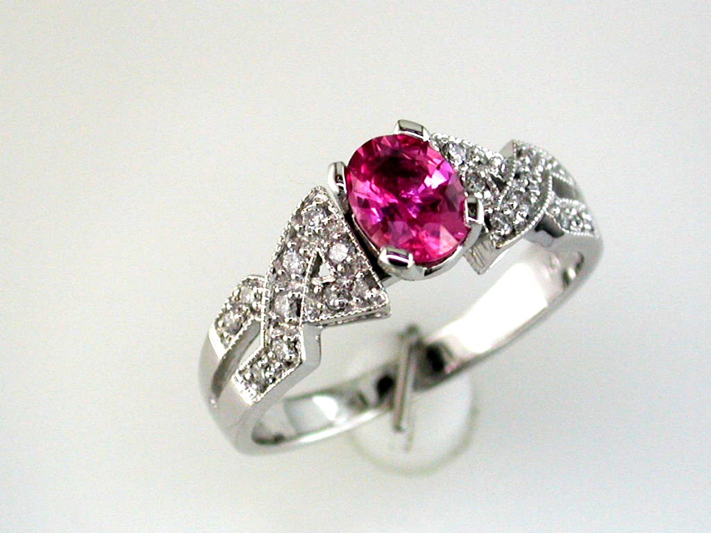 PINK SAPPHIRE & DIAMOND RING