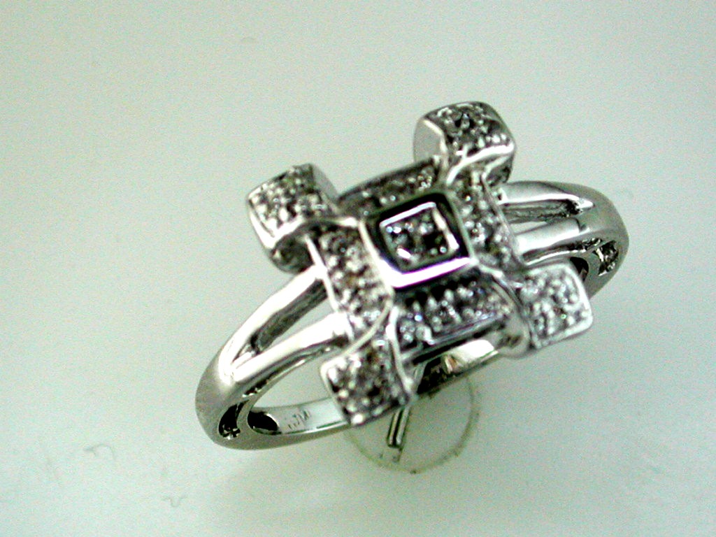 DIAMOND RING