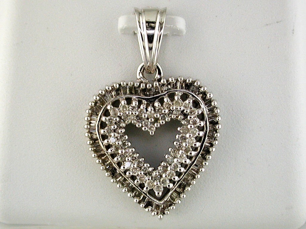DIAMOND HEART PENDANT