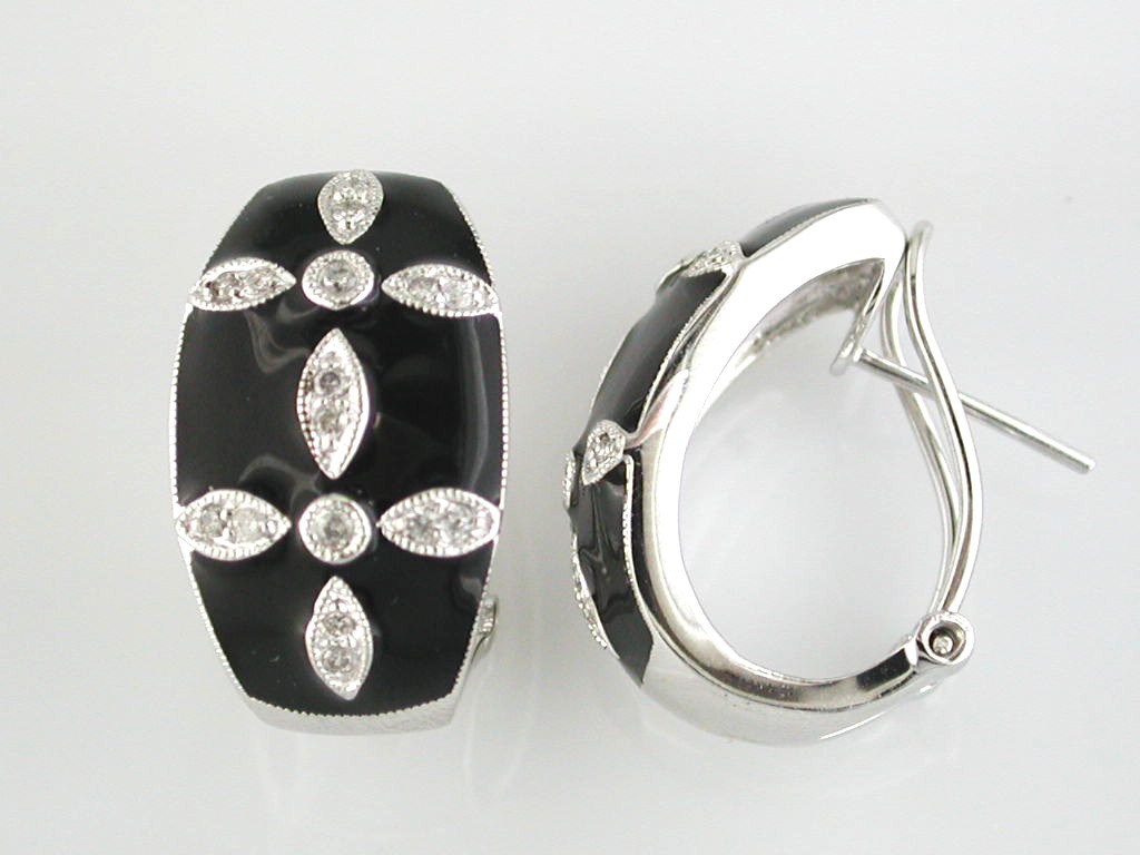 DIAMOND & ENAMEL EARRING
