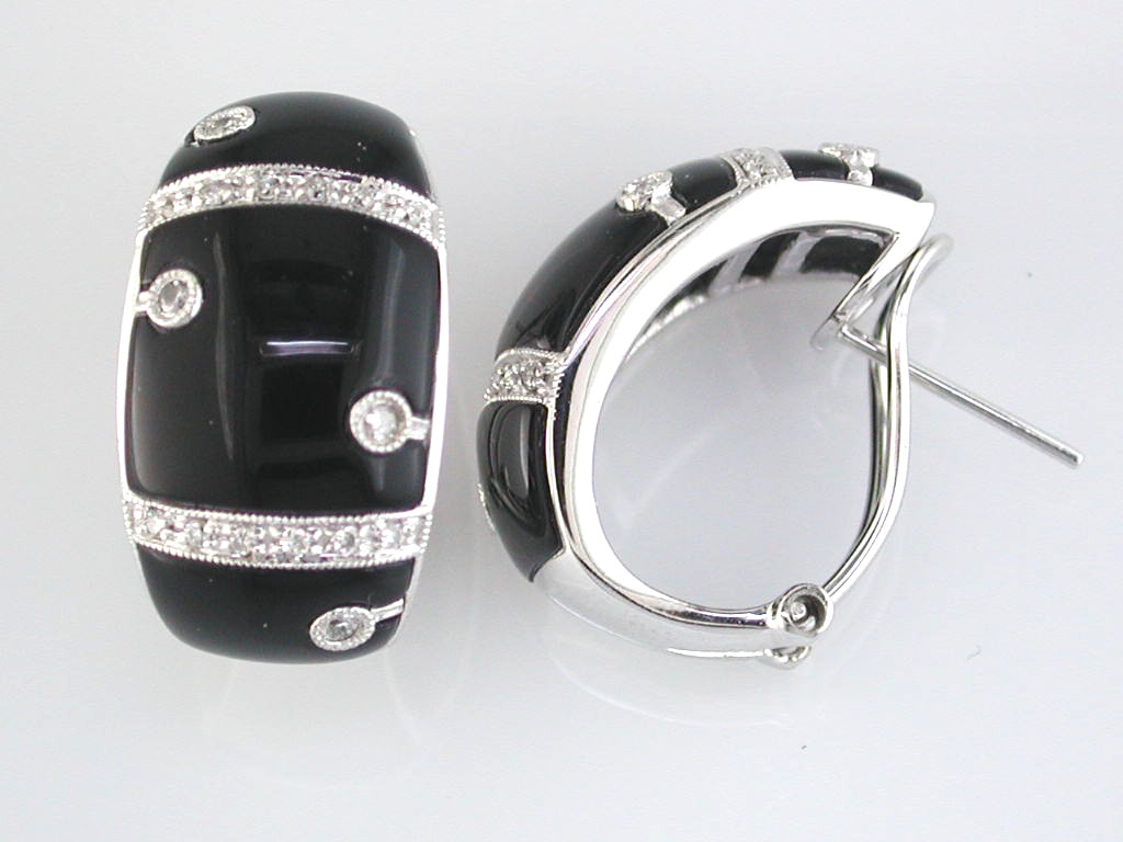 DIAMOND & ENAMEL EARRING