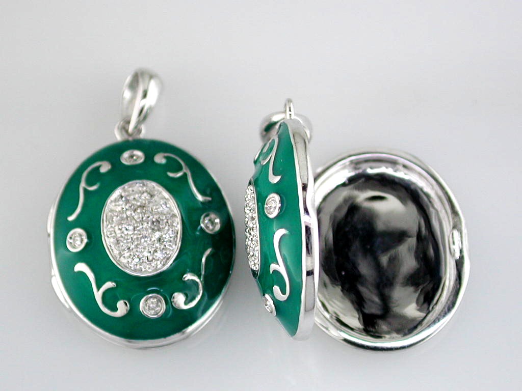 DIAMOND & ENAMEL PENDANT