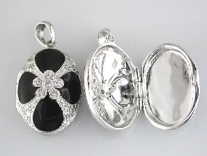 DIAMOND & ENAMEL PENDANT