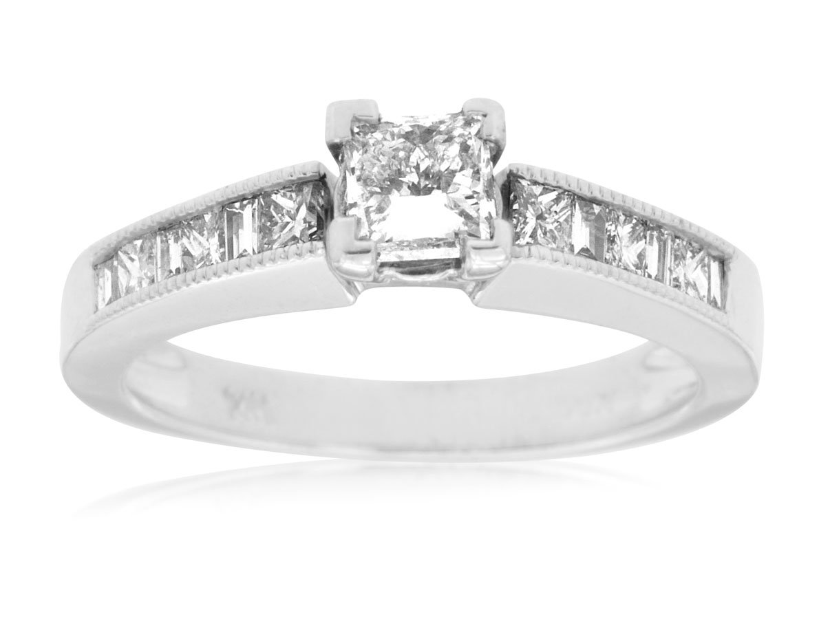 DIAMOND ENGAGEMENT RING