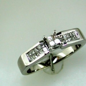 DIAMOND ENGAGEMENT RING