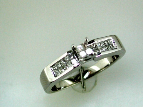 DIAMOND ENGAGEMENT RING