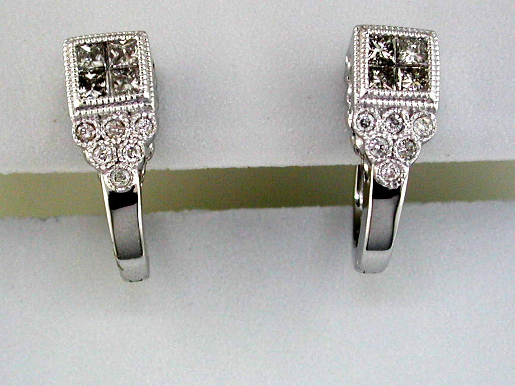DIAMOND EARRING