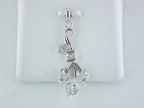 DIAMOND HEART PENDANT