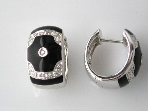 DIAMOND & ENAMEL EARRING