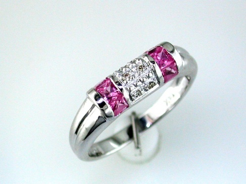 PINK SAPPHIRE & DIAMOND RING
