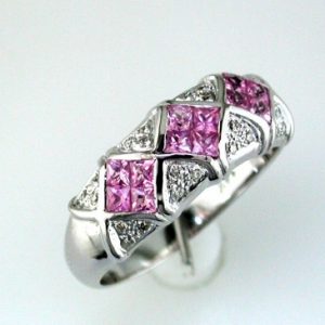 PINK SAPPHIRE & DIAMOND RING